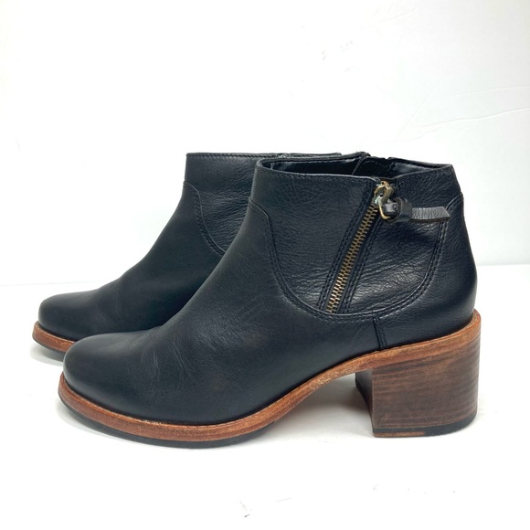 Clarks Women's Clarkdale Dawn Black Leather Boots 9m Wood Tone Soles Zip Closure - Picture 3 of 15